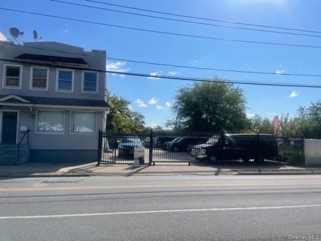 Exterior, Facade, Rowhouse