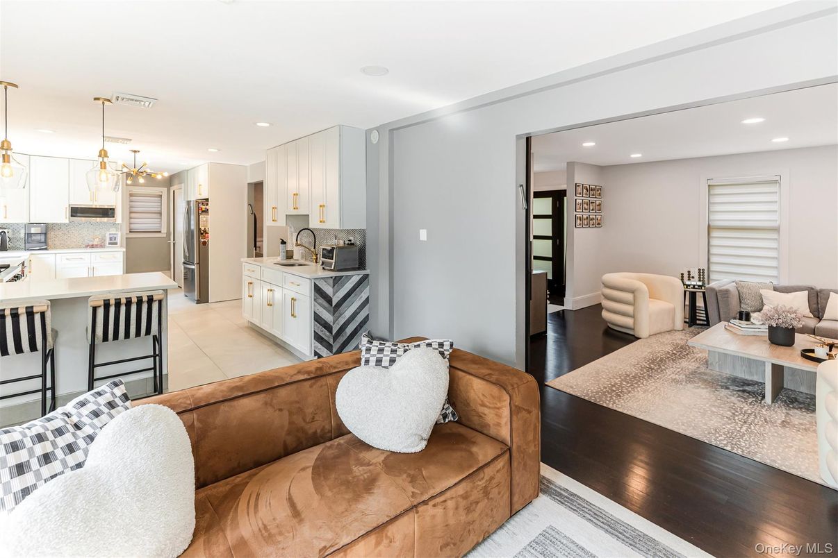 Interior, Kitchen, Living room, Pendant Lights, Recessed Lighting, Wood Texture Flooring