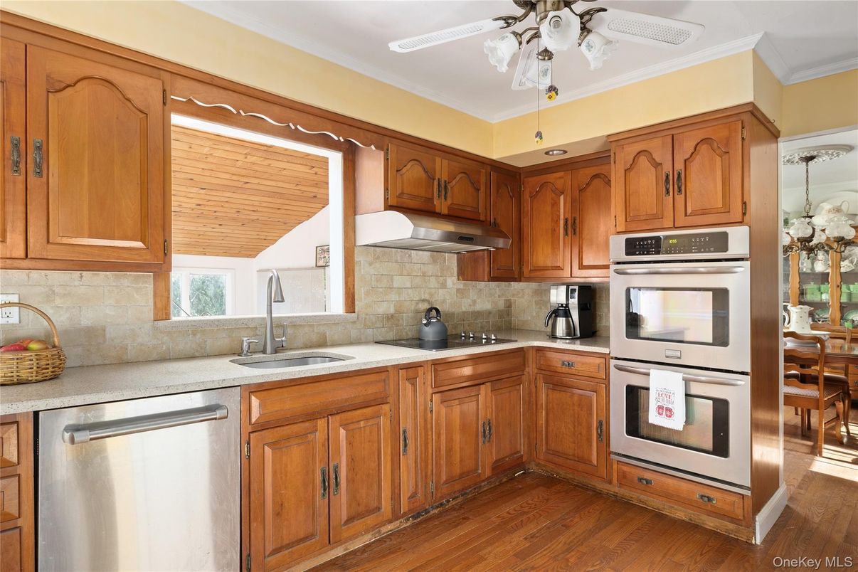 Chandelier, Dining room, Interior, Kitchen, Stainless Steel Appliances, Wood Texture Flooring