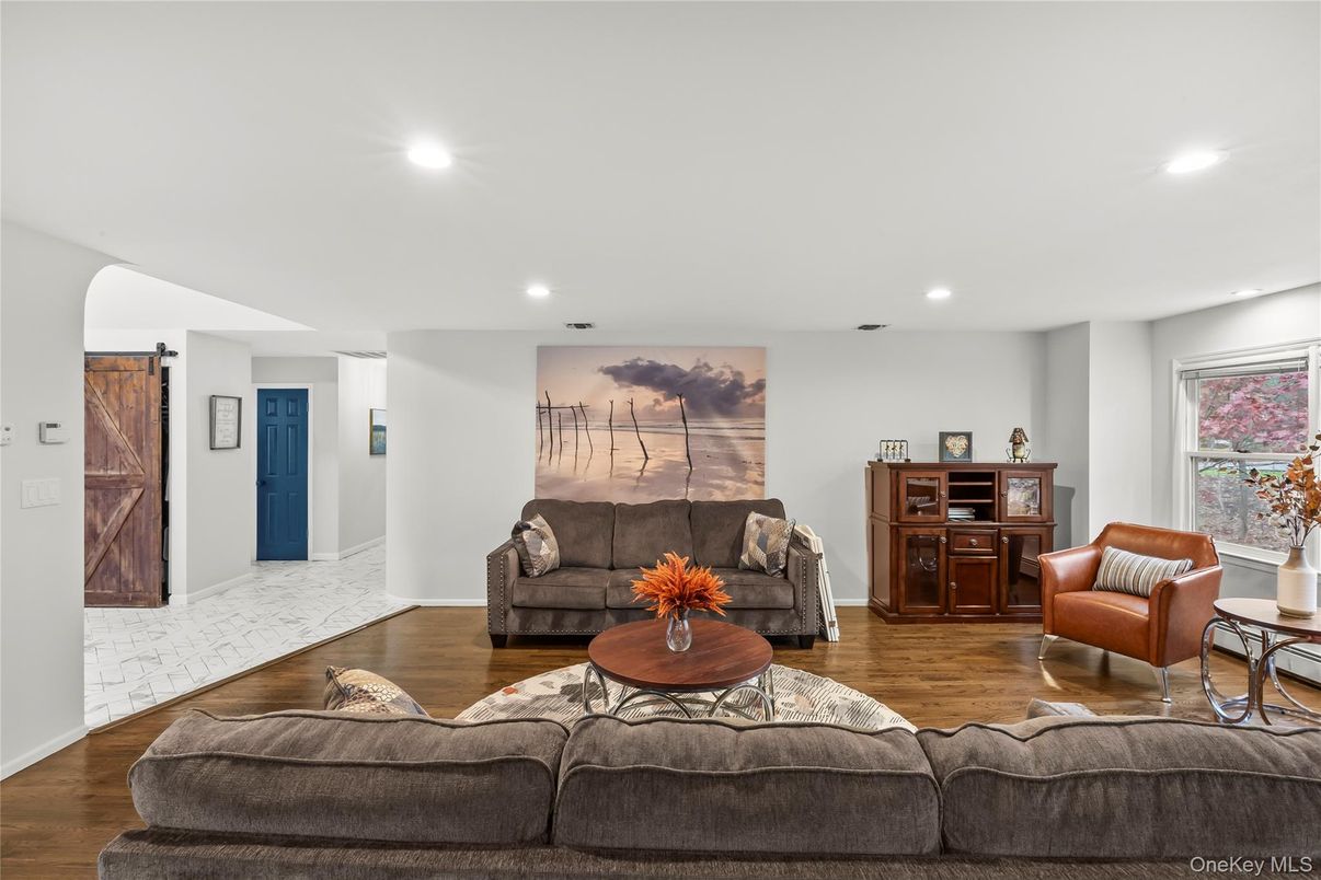 Interior, Living room, Recessed Lighting, Wood Texture Flooring
