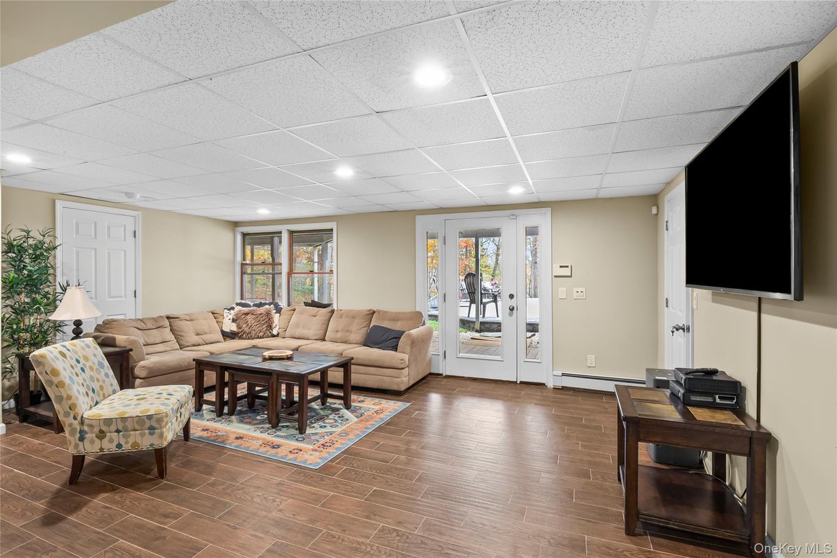 Interior, Living room, Recessed Lighting, Wood Texture Flooring