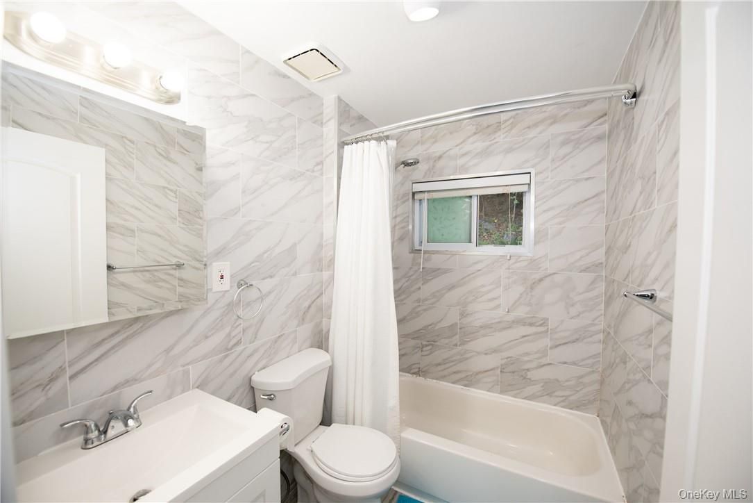 Bathroom, Interior, Marble Walls, Recessed Lighting