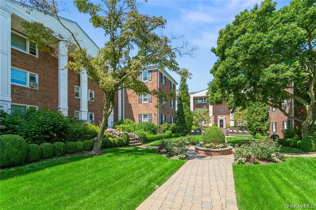 Backyard, Exterior, Facade, Brick Facade, Rowhouse