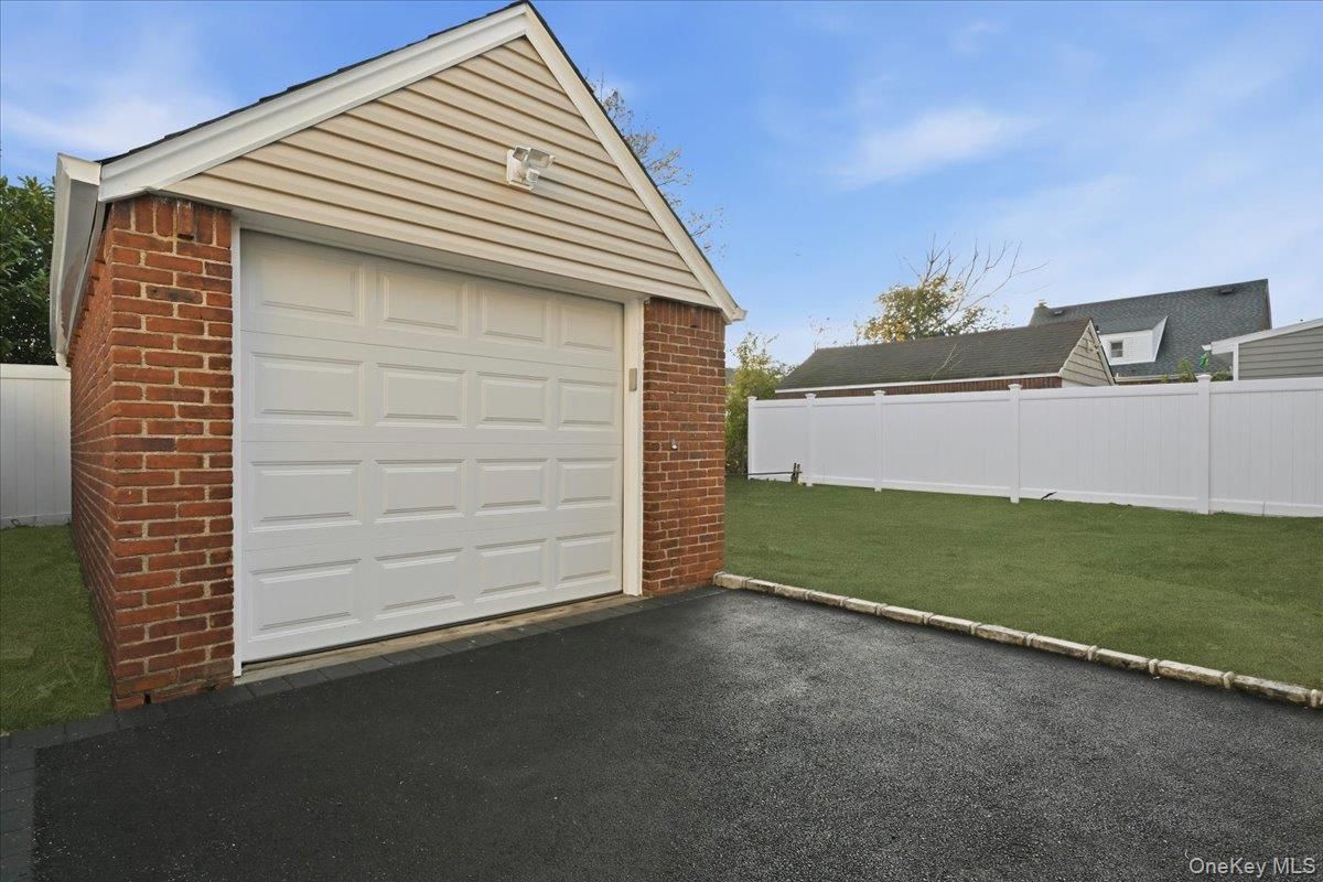 Detached Garage, Exterior