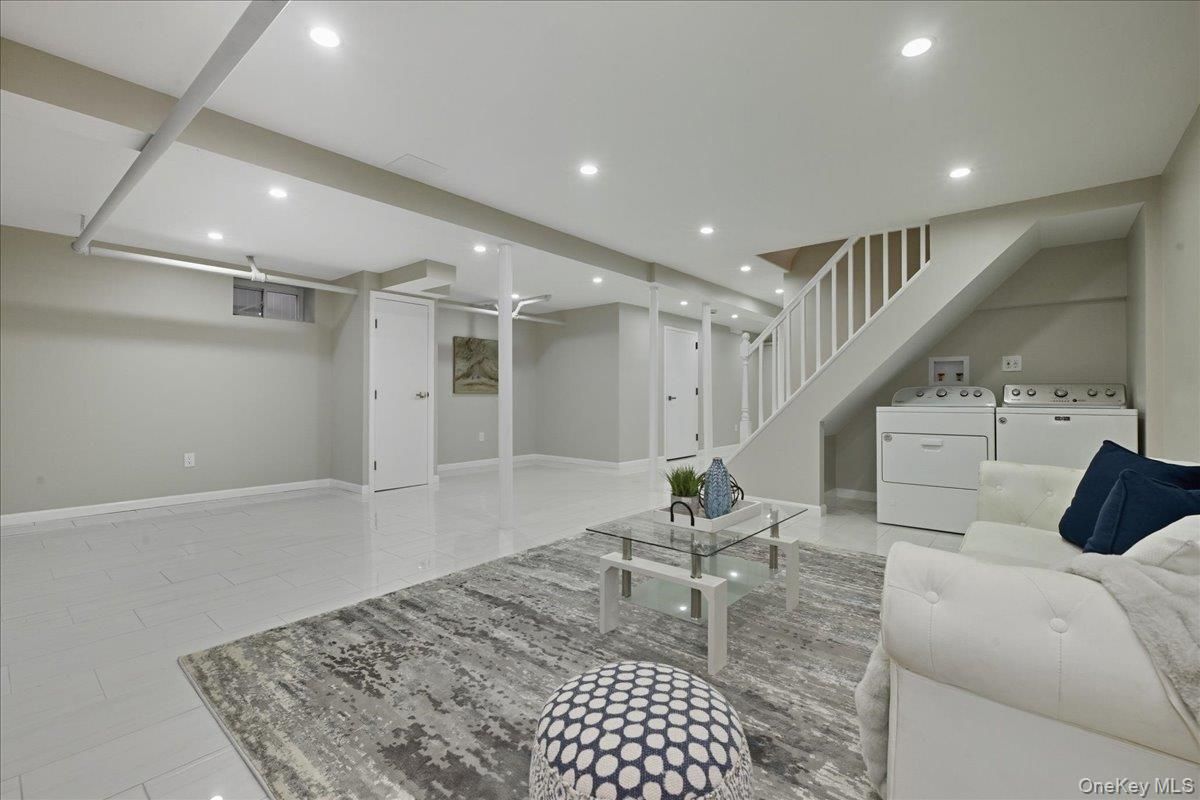 Interior, Living room, Recessed Lighting, Washer