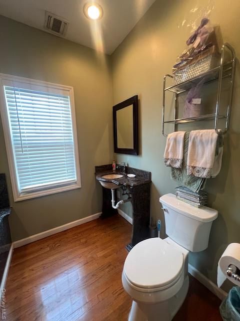 Bathroom, Interior, Recessed Lighting, Wood Texture Flooring