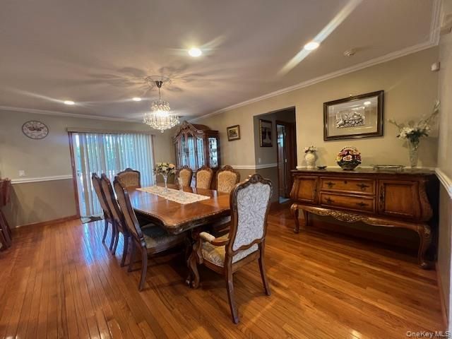 Chandelier, Dining room, Interior, Recessed Lighting, Wood Texture Flooring