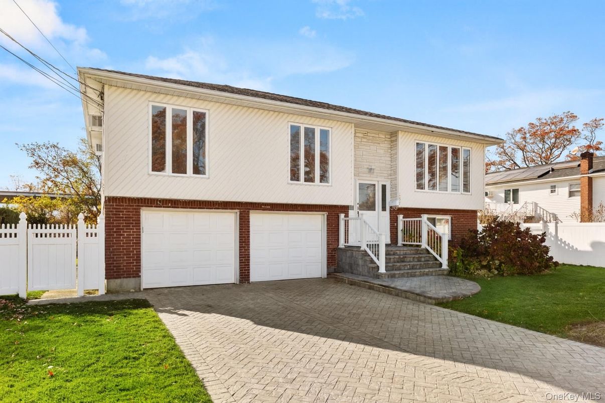 Attached, Exterior, Facade, Brick Facade, Raised Ranch