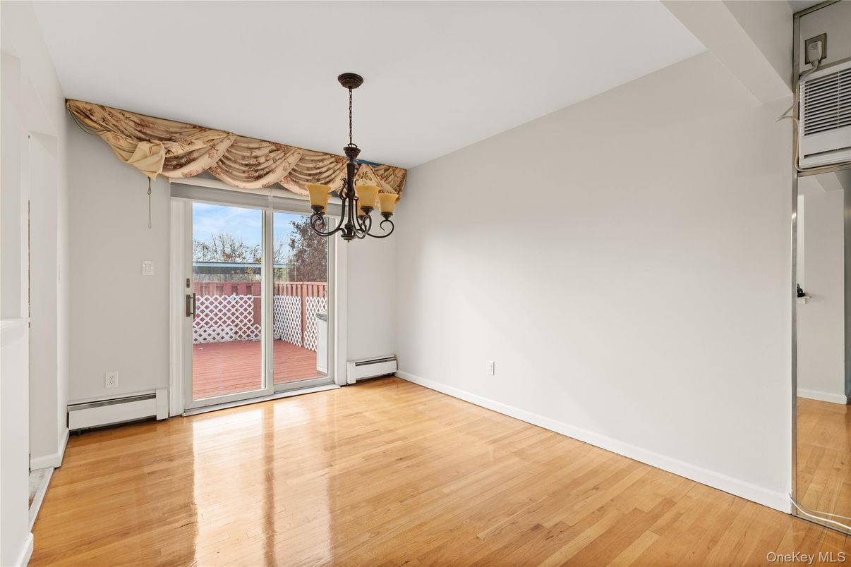 Empty room, Interior, Pendant Lights, Wood Texture Flooring