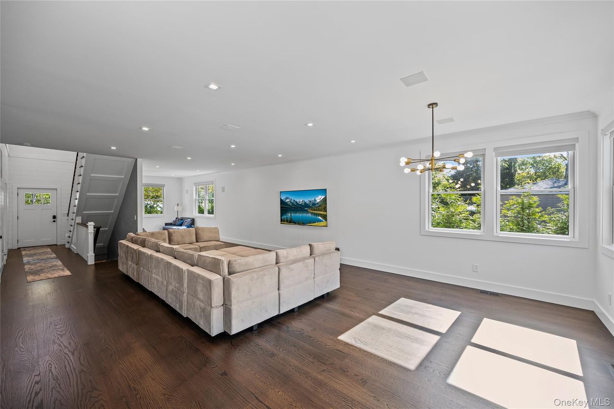 Interior, Living room, Pendant Lights, Recessed Lighting, Wood Texture Flooring