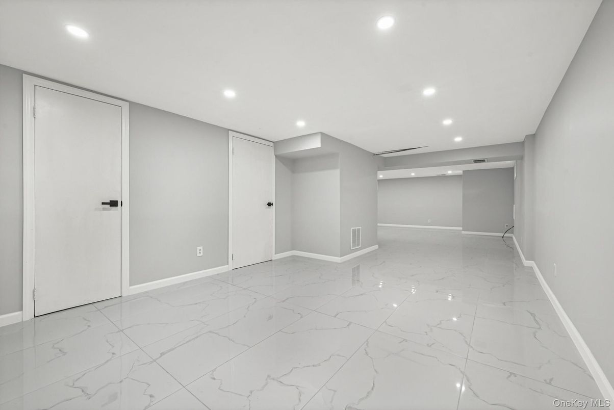 Empty room, Interior, Marble, Recessed Lighting