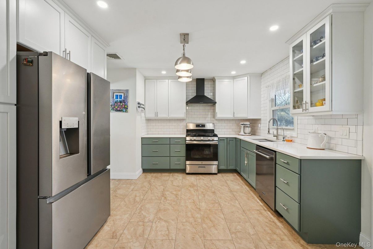 Interior, Kitchen, Pendant Lights, Recessed Lighting, Stainless Steel Appliances