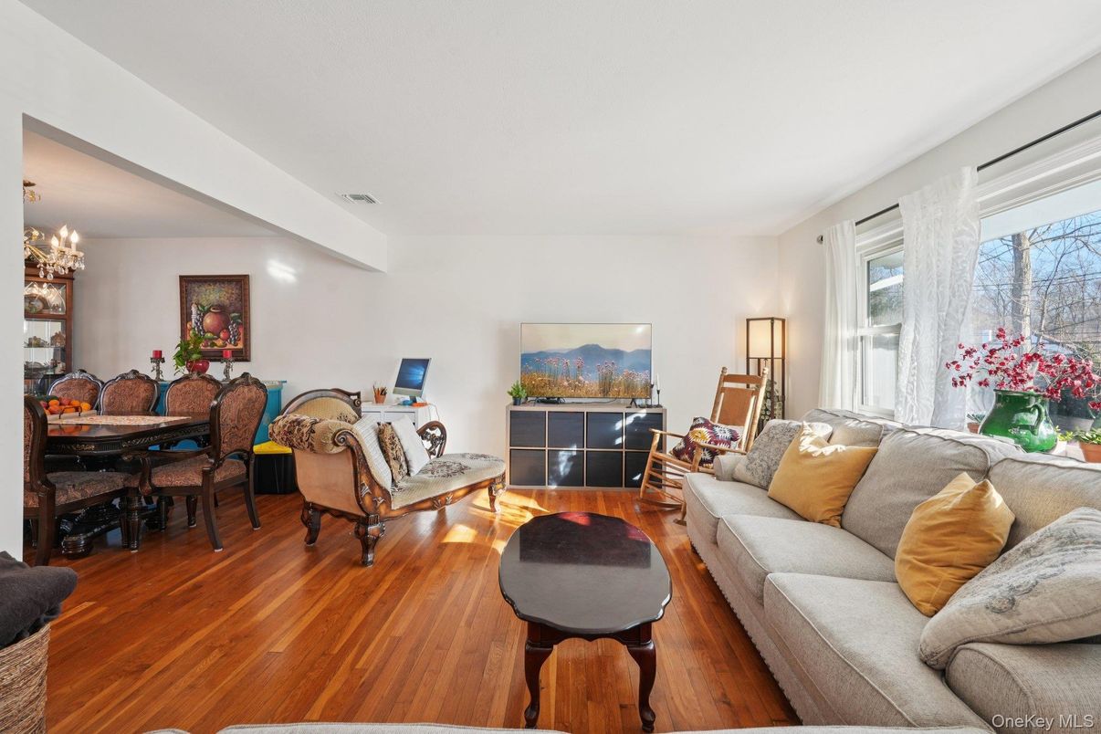 Chandelier, Dining room, Interior, Living room, Wood Texture Flooring