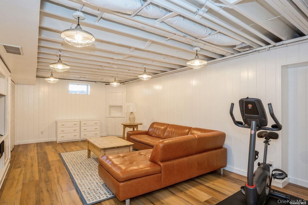 Fitness Equipment, Interior, Living room, Pendant Lights, Wood Texture Flooring