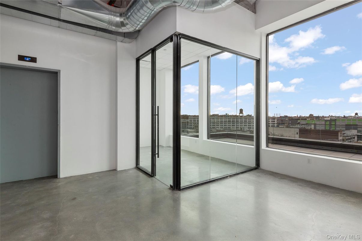 Empty room, Interior, Water