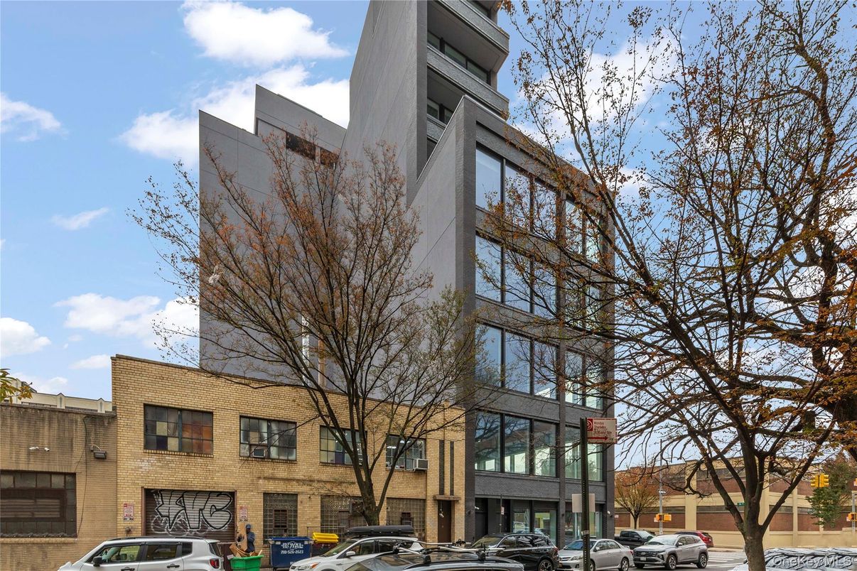 Exterior, Facade, Brick Facade, Rowhouse