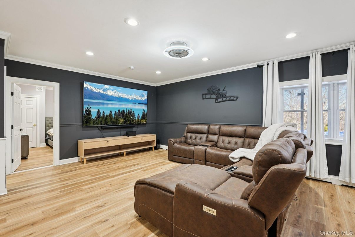 Interior, Living room, Recessed Lighting, Wood Texture Flooring