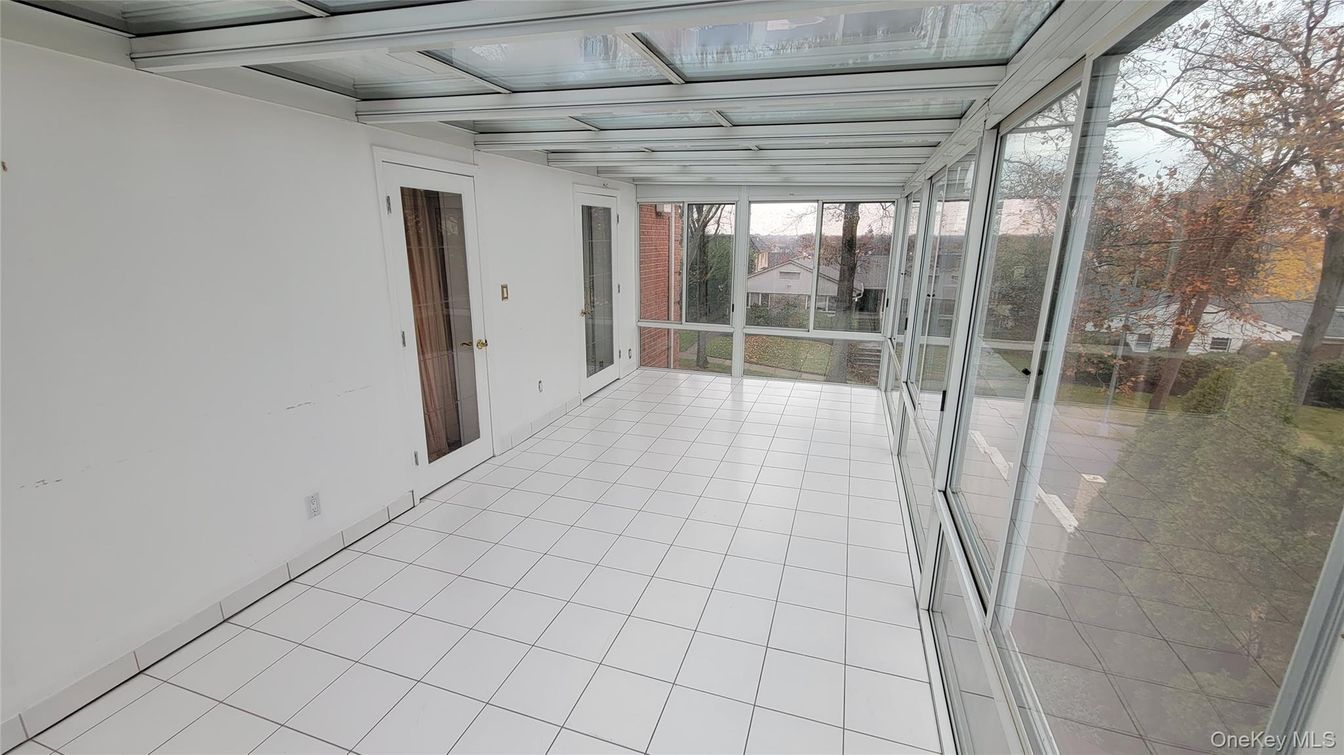 Empty room, Interior, Sun Room