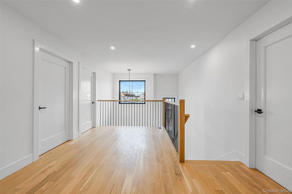 Interior, Pendant Lights, Recessed Lighting, Wood Texture Flooring