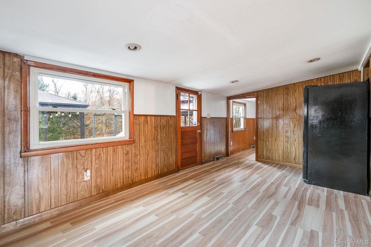 Empty room, Interior, Recessed Lighting, Wood Texture Flooring, Wooden Walls
