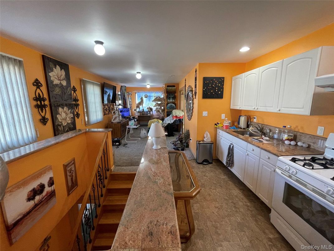 Dining room, Interior, Kitchen, Recessed Lighting, Stainless Steel Appliances