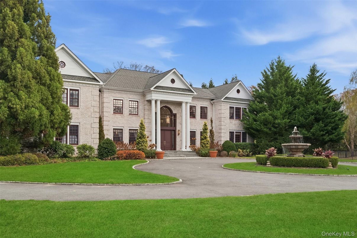 Exterior, Facade, French Provincial