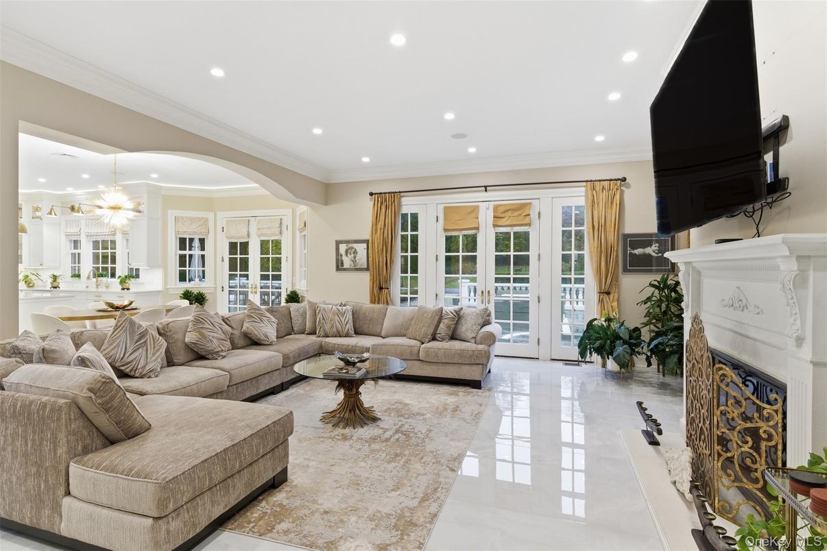 Fireplace, Interior, Living room, Pendant Lights, Recessed Lighting