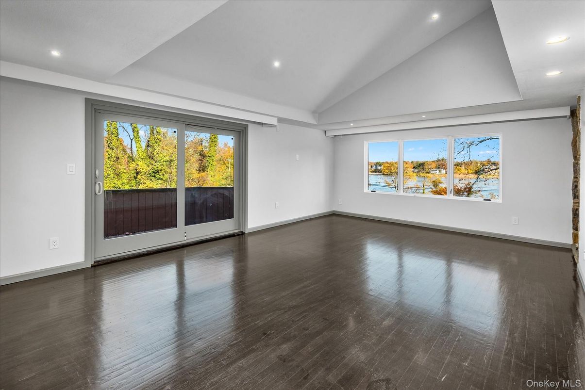 Empty room, Interior, Recessed Lighting, Water, Wood Texture Flooring