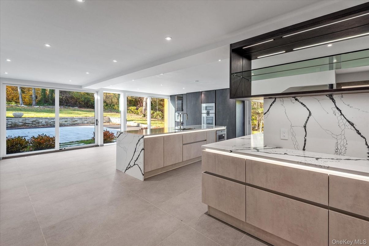 Interior, Kitchen, Marble Walls, Recessed Lighting, Water