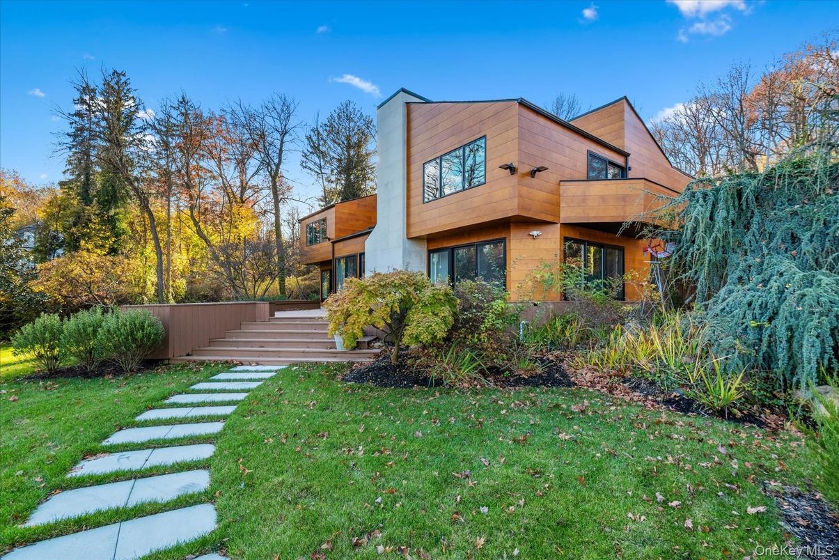 Backyard, Exterior, Facade, Modern