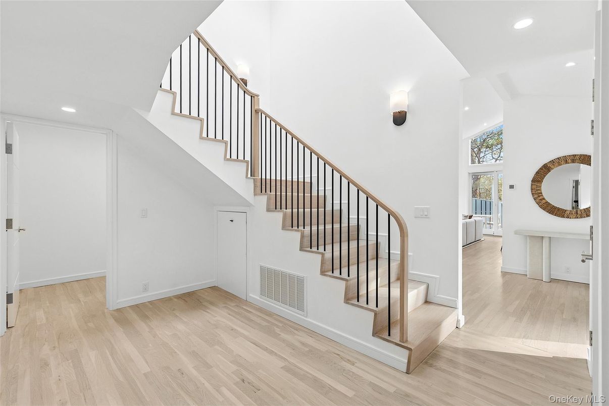 Interior, Recessed Lighting, Wood Texture Flooring