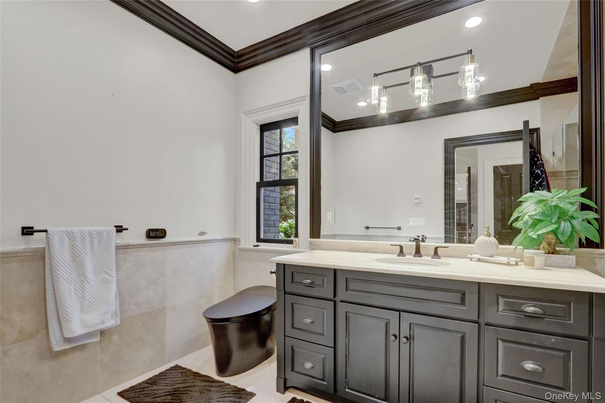 Bathroom, Interior, Recessed Lighting