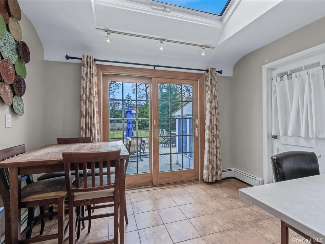 Dining room, Interior