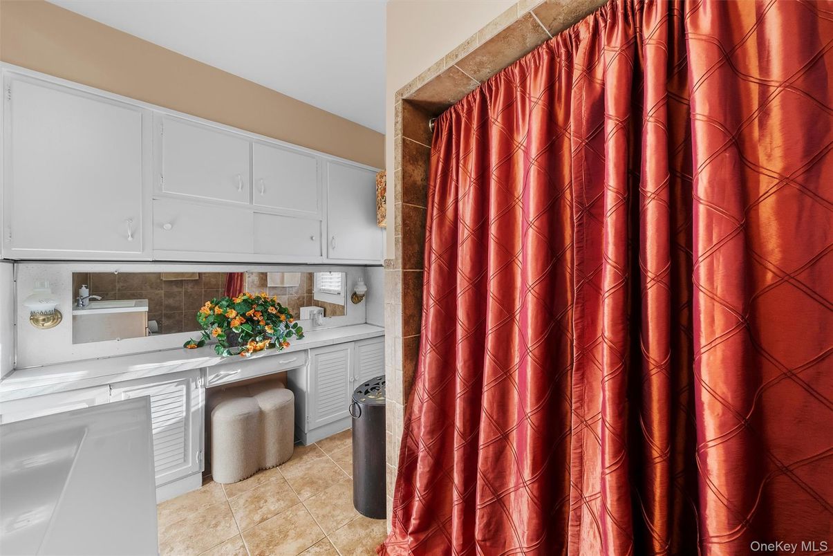 Bathroom, Interior, Tile Countertops