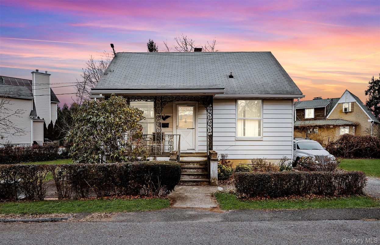 Exterior, Facade, Cape Cod