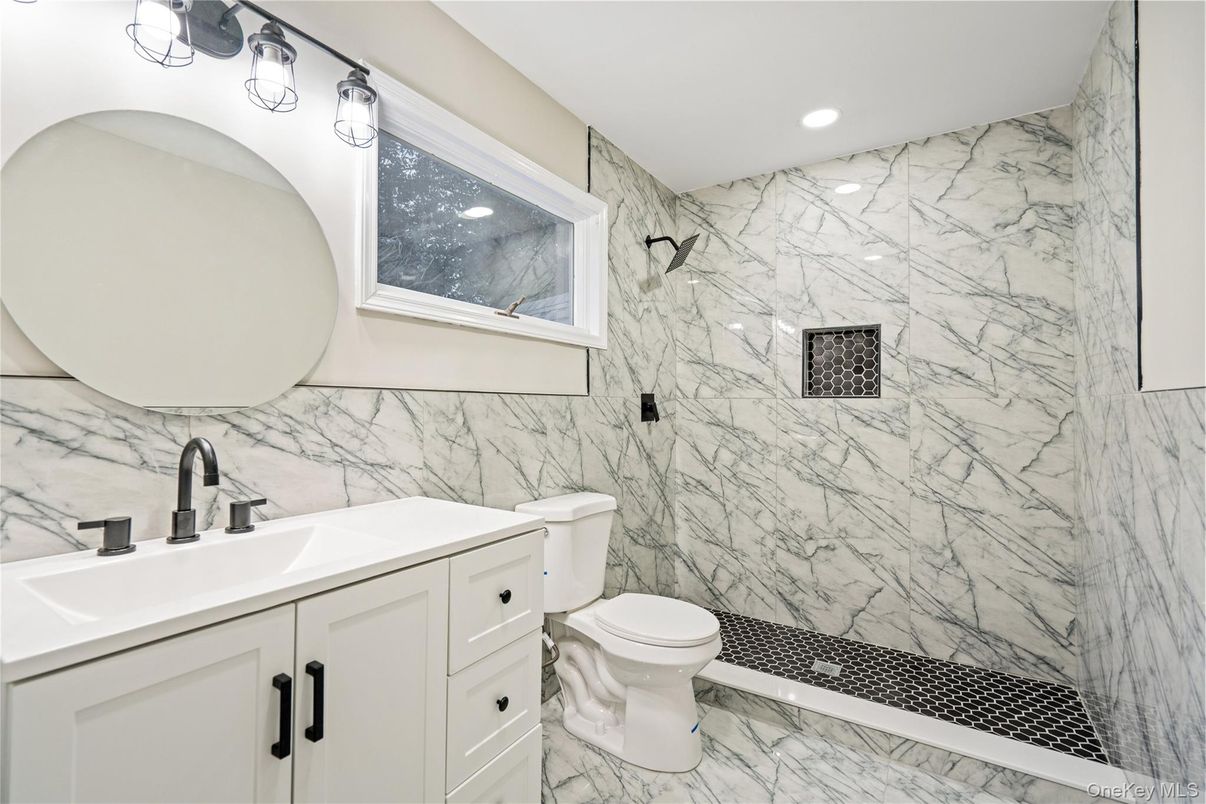 Bathroom, Interior, Marble, Marble Walls, Recessed Lighting