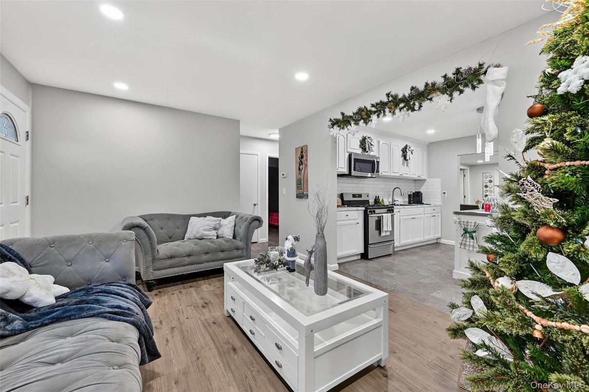 Interior, Kitchen, Living room, Pendant Lights, Recessed Lighting, Wood Texture Flooring