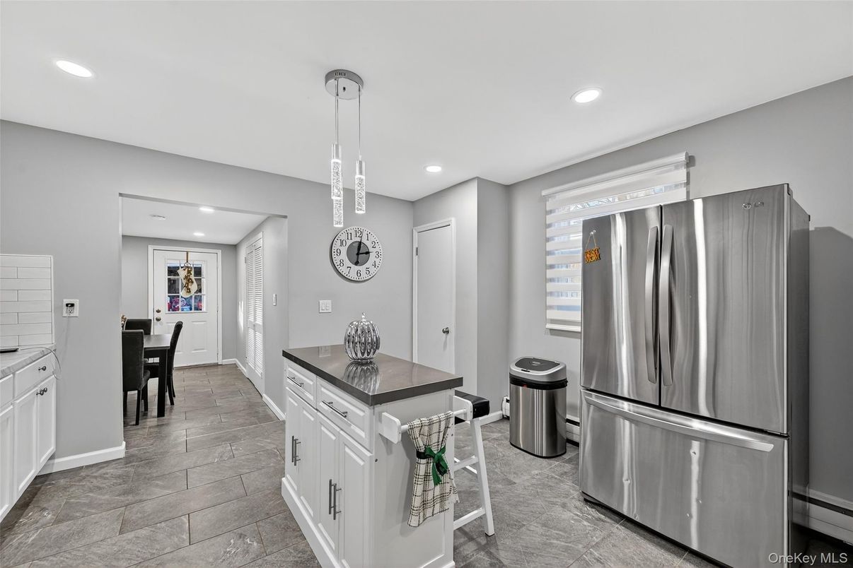 Dining room, Interior, Kitchen, Pendant Lights, Recessed Lighting, Stainless Steel Appliances