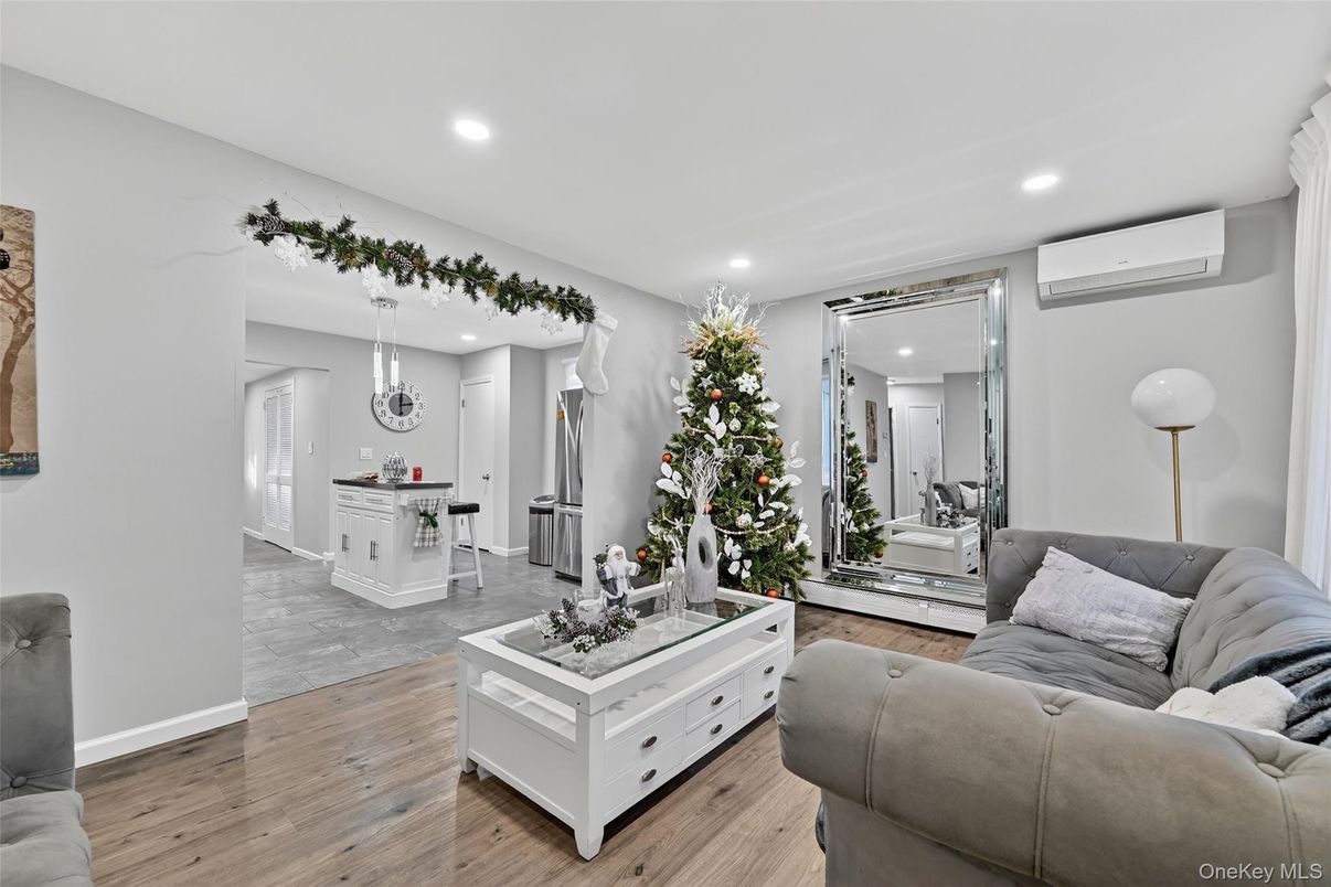 Interior, Kitchen, Living room, Pendant Lights, Recessed Lighting, Wood Texture Flooring