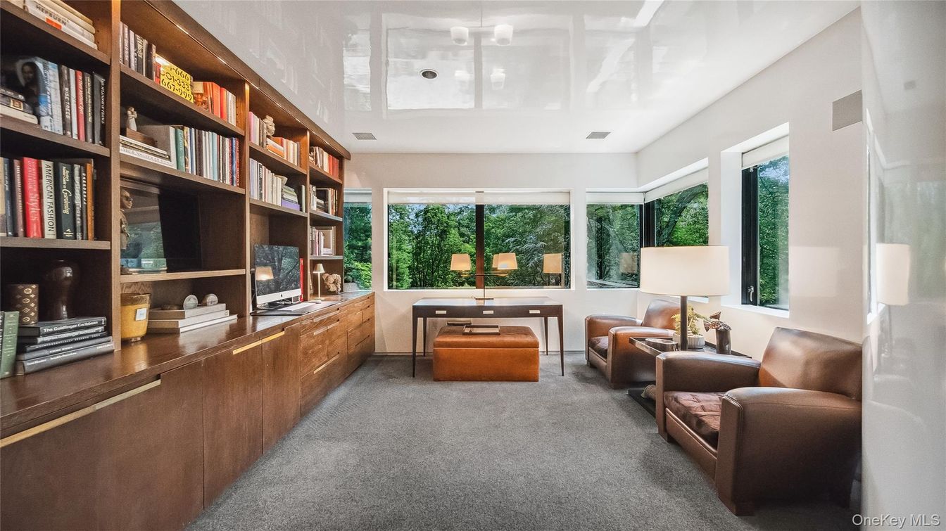 Home Office, Interior