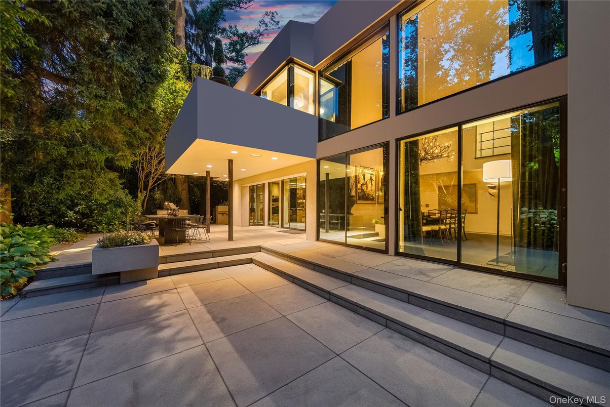 Backyard, Exterior, Facade, Modern