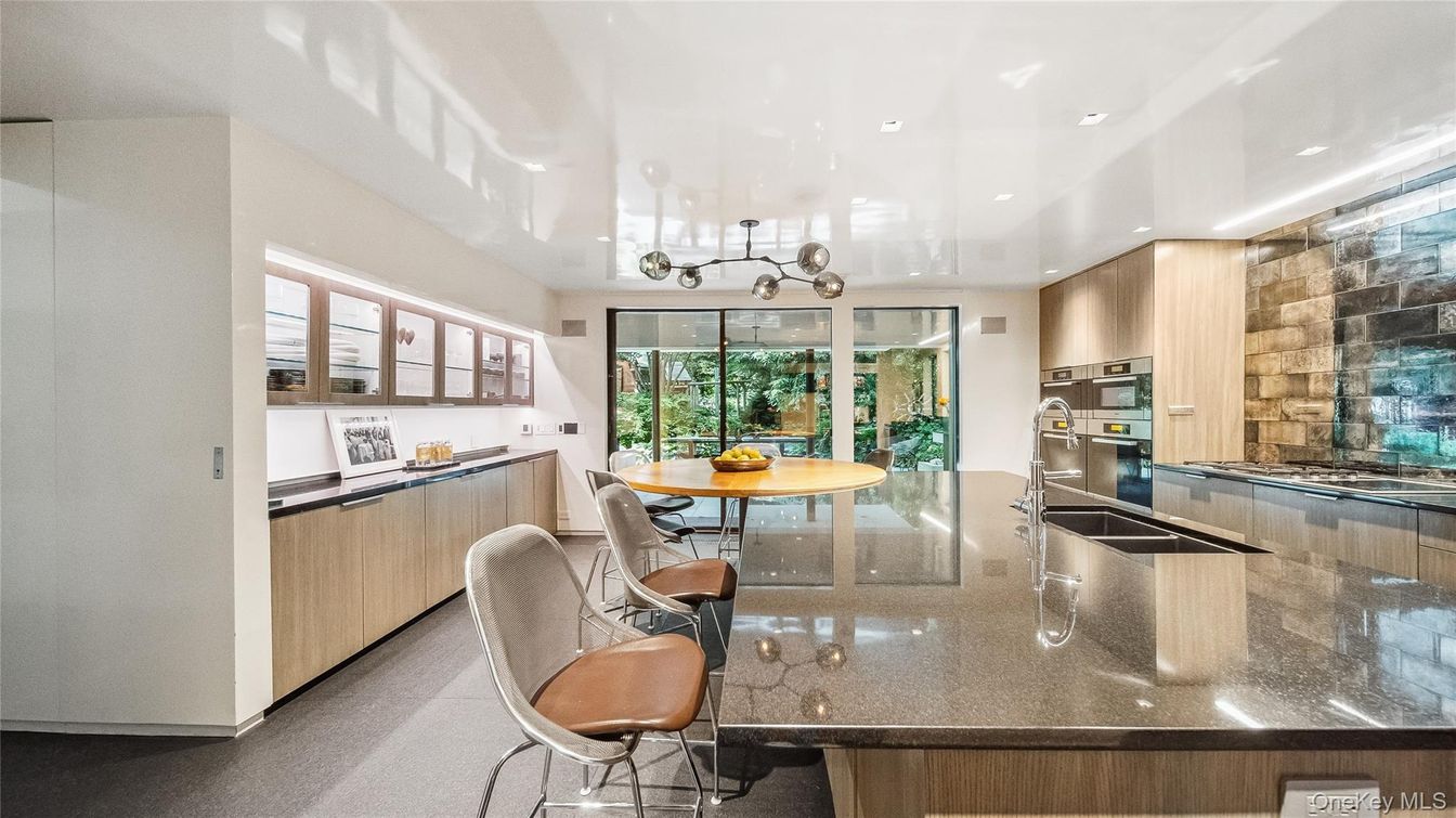 Dining room, Interior, Kitchen, Pendant Lights, Recessed Lighting, Stainless Steel Appliances