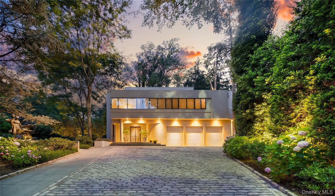 Attached, Exterior, Facade, Modern