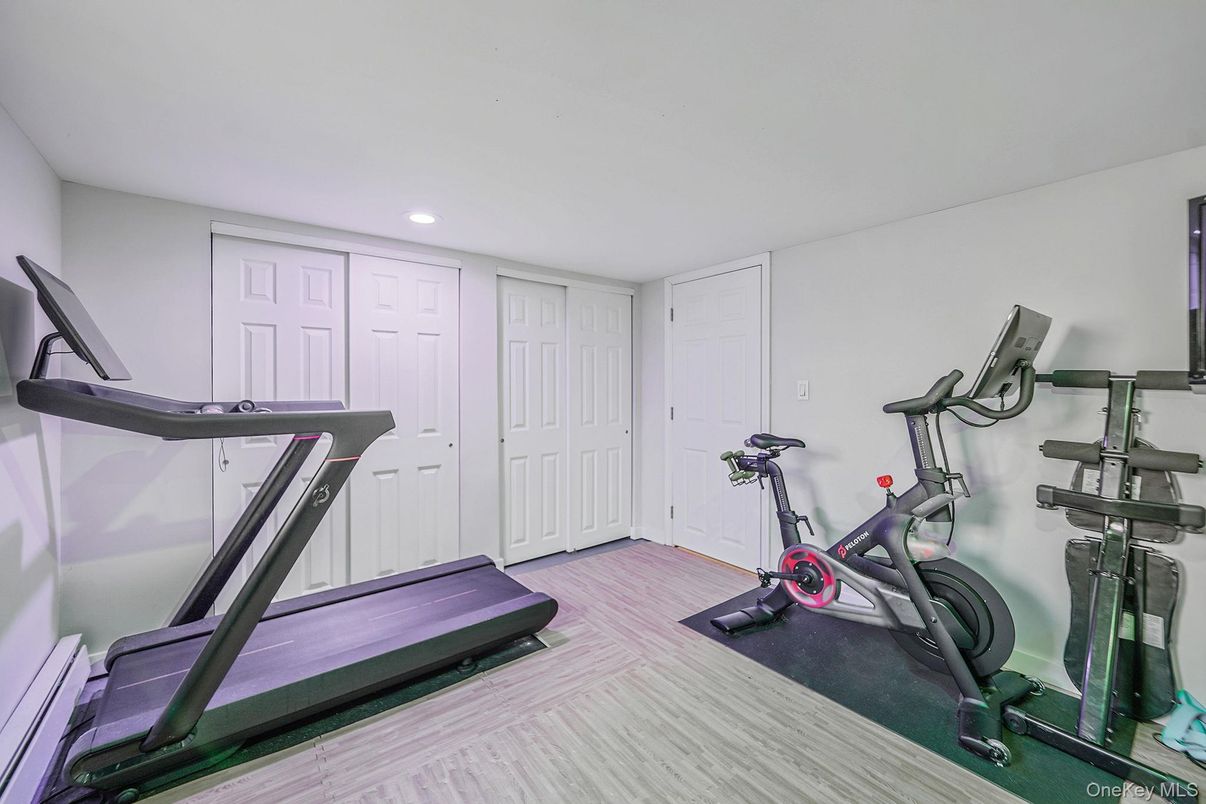 Fitness Equipment, Interior, Recessed Lighting, Wood Texture Flooring