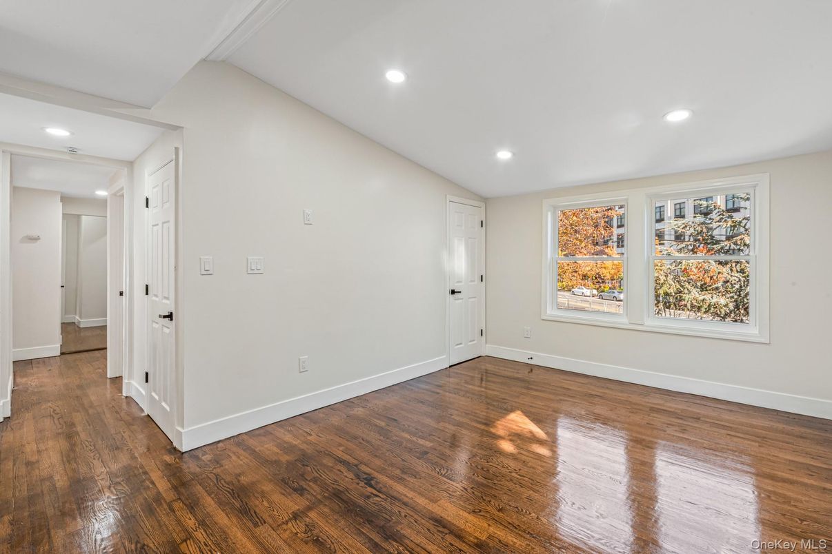 Empty room, Interior, Recessed Lighting, Wood Texture Flooring