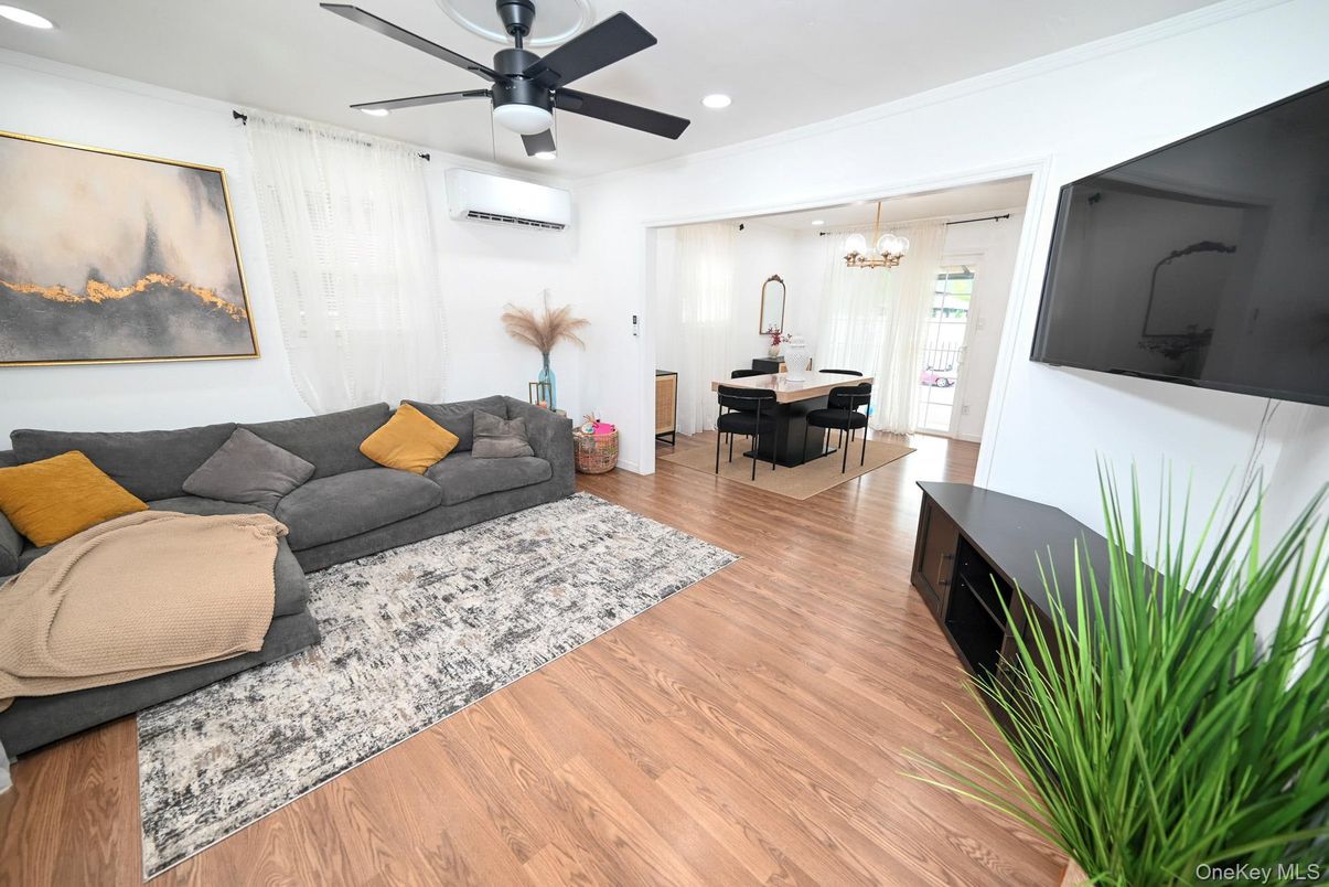 Chandelier, Dining room, Interior, Living room, Recessed Lighting, Wood Texture Flooring
