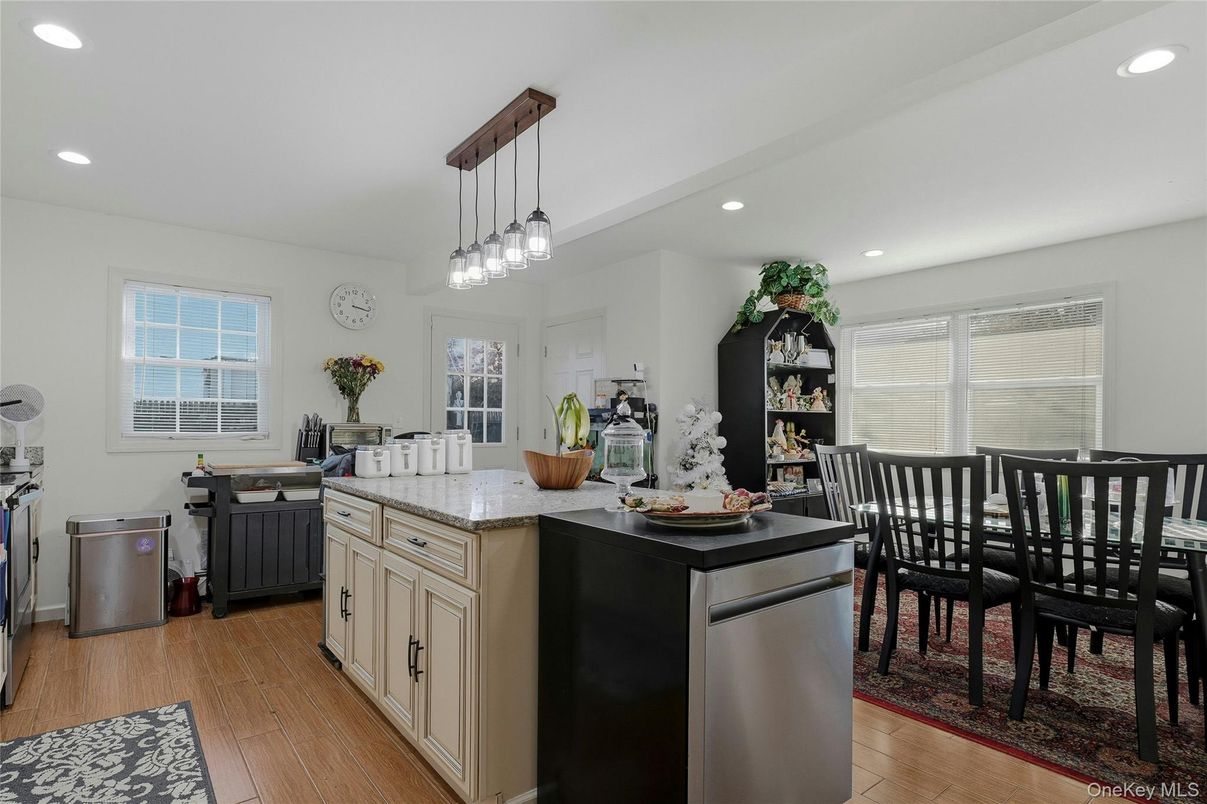 Dining room, Interior, Kitchen, Pendant Lights, Recessed Lighting, Wood Texture Flooring