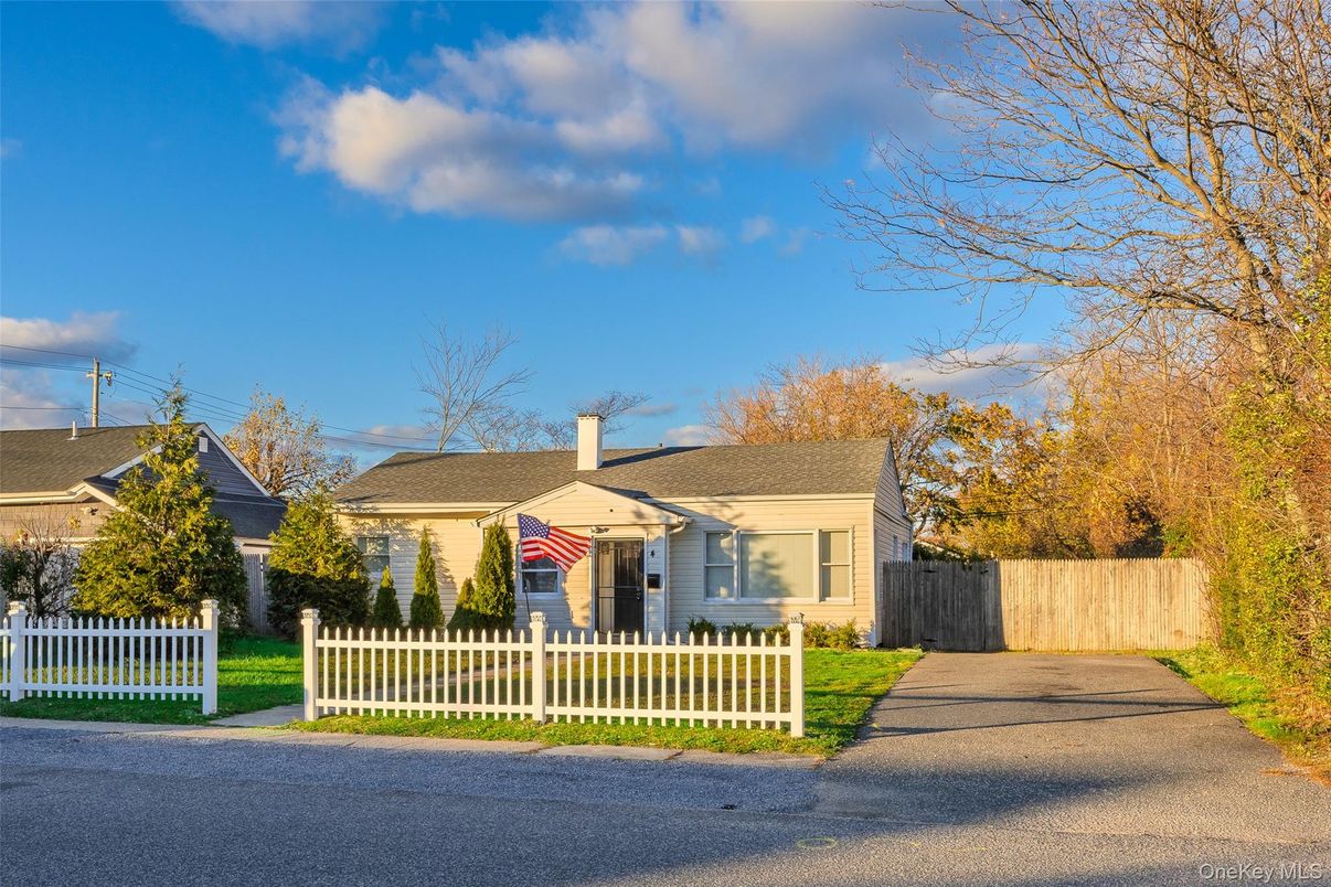 Exterior, Facade, Cape Cod