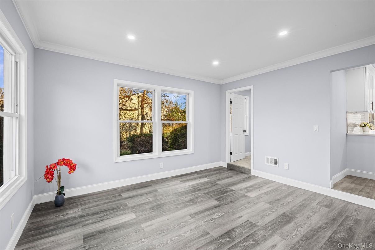 Empty room, Interior, Recessed Lighting, Wood Texture Flooring