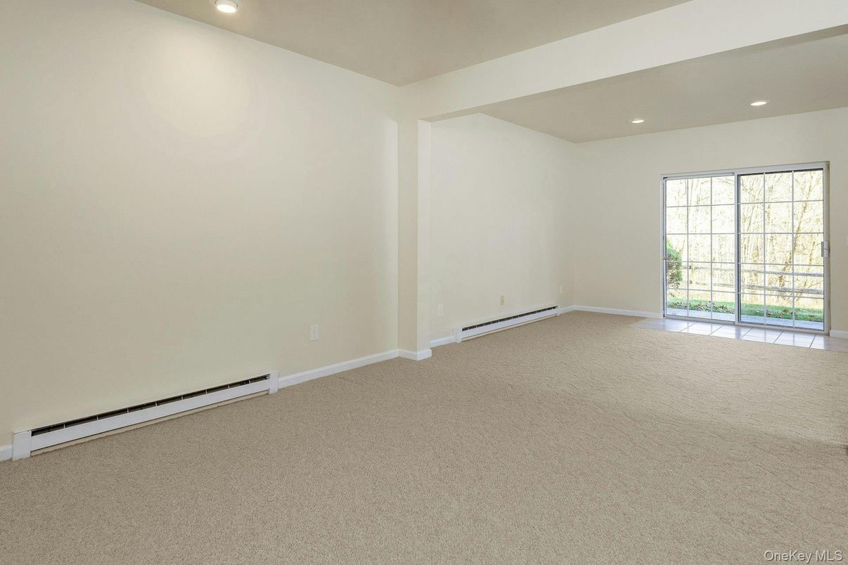 Empty room, Interior, Recessed Lighting